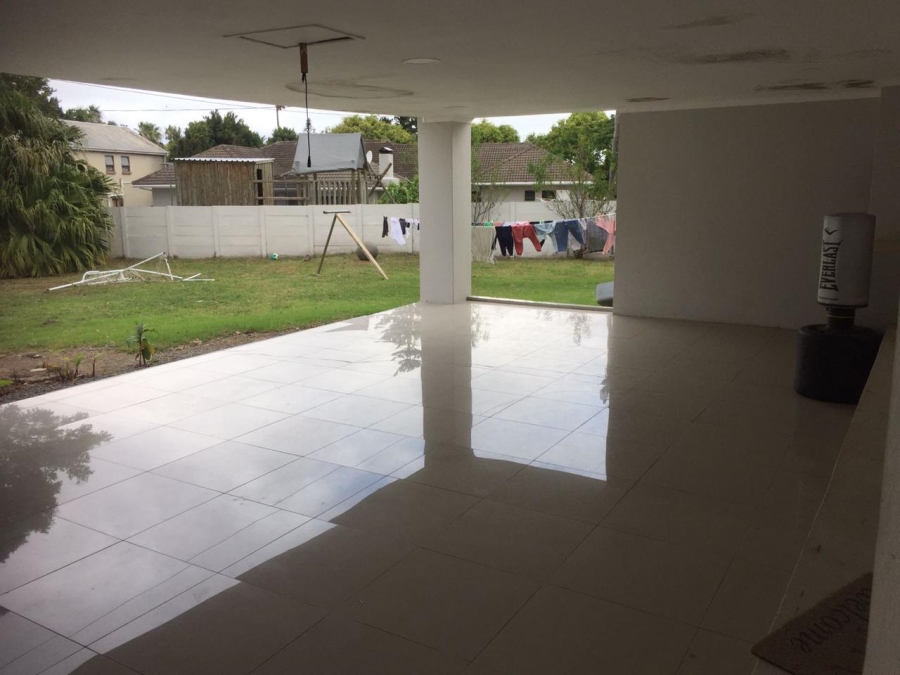 To Let 4 Bedroom Property for Rent in Beacon Bay Eastern Cape